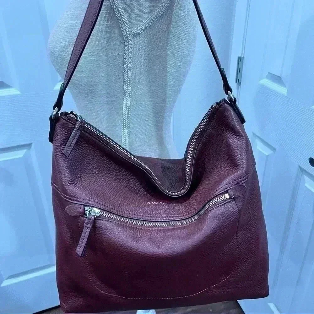 Vince Camuto Lux Hobo bag purse 100% leather, black cherry ❤️👜